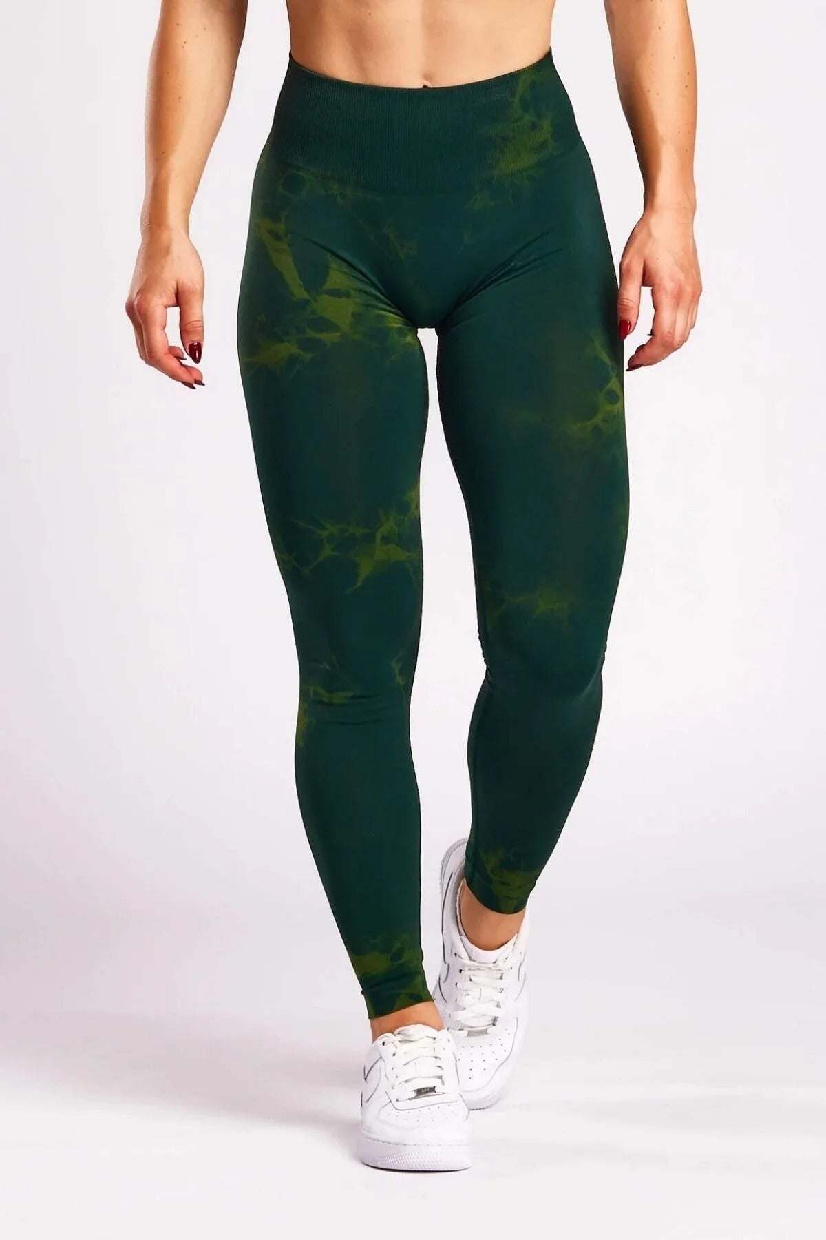 Nahtlose Leggings mit Raffungen und Batikmuster – Grün